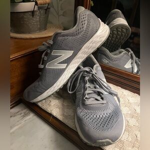 NEW BALANCE Classic Fresh Foam Arishi V4 Sneakers Grey White Women's Size‎ 9.5
